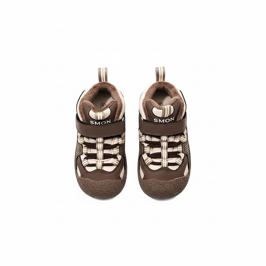 Baskets marron - Fond blanc